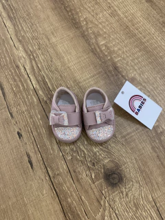 Sapatinho rosa - velcro com laço de glitter na internet