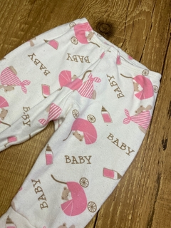 Calça branca e rosa baby na internet