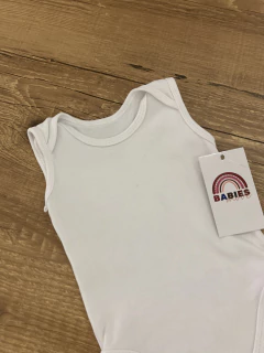 Body cavado branco básico na internet