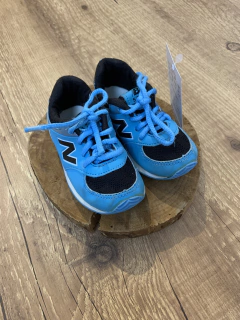 Tenis azul com preto (Inspiração New balance)