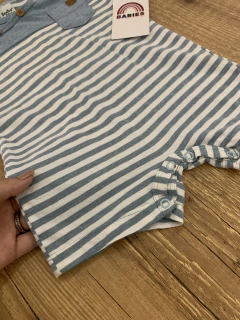 Macacão curto listrado branco e azul claro - bolso frontal (Sonho Mágico) - loja online
