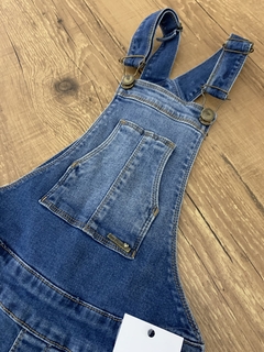 Jardineira longa jeans com rasgos (Sun Place) na internet