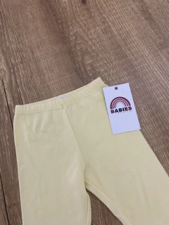 Calça amarela manteiga básica (Mini & Co) na internet