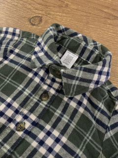 Conjunto body camisa de flanela xadrez verde e azul + calça canelada preta (Carter´s) na internet