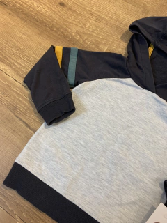 Blusa manga longa moletom cinza com detalhe verde e amarelo na internet