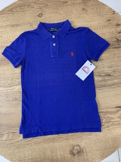 Camisa gola polo azul com cavalo bordado vermelho (Polo Ralph Lauren)