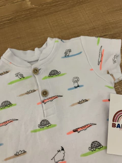 Macacão curto branco - animais e cores (Onda Marinha) na internet