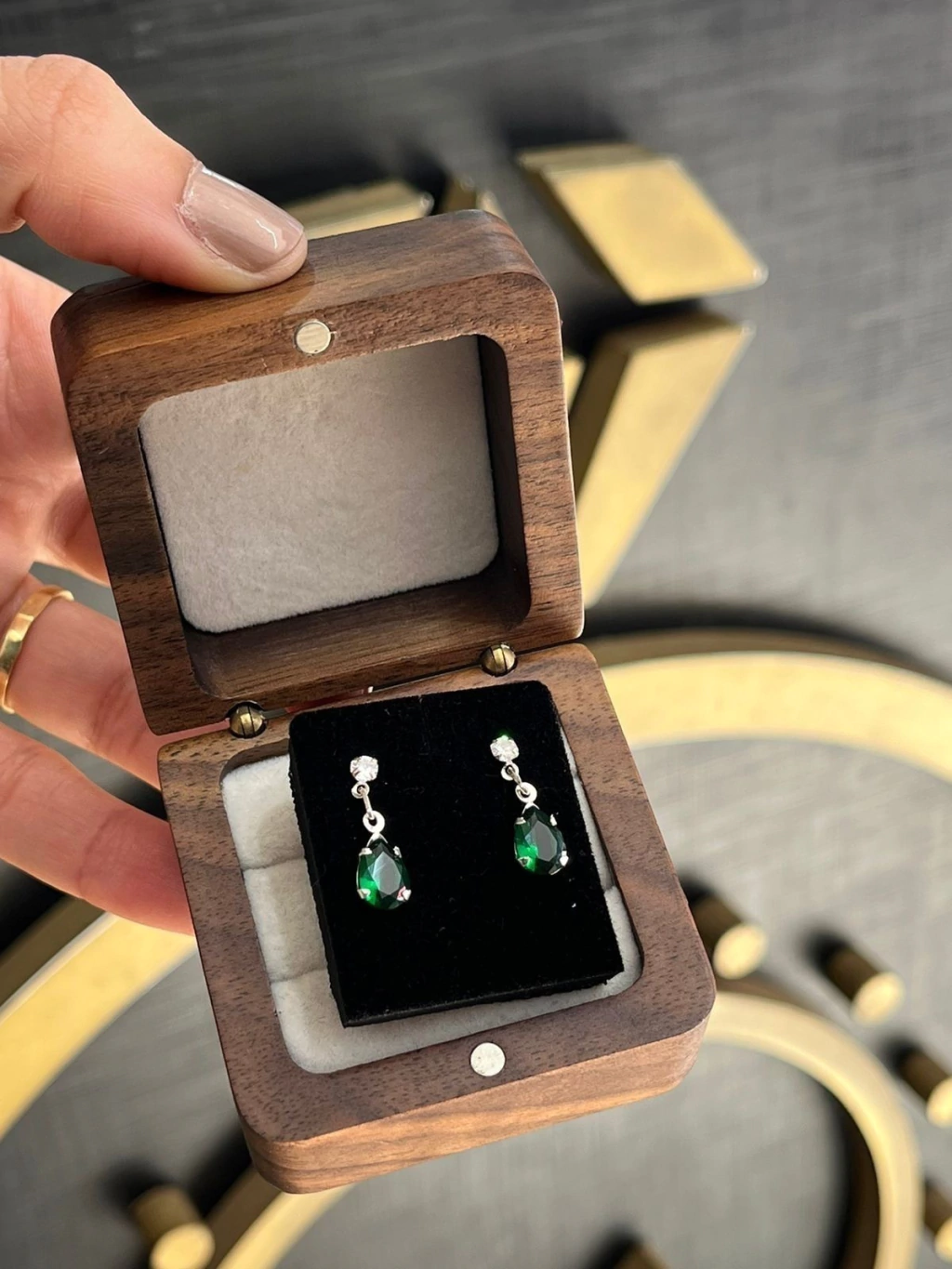 Brinco gota esmeralda prata 925