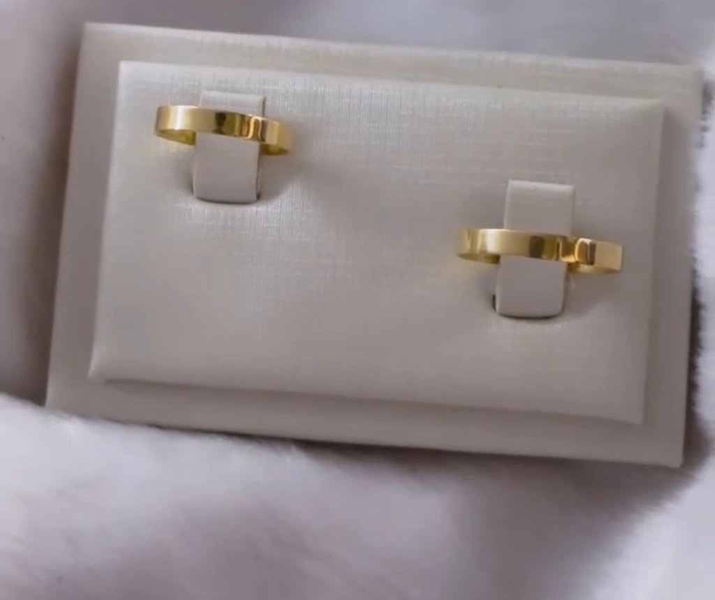 Aliança quadrada 3mm ouro 18k