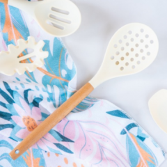 Espumadera Silicona Blanco Madera - comprar online