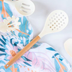 Espumadera Silicona Blanco Madera - comprar online
