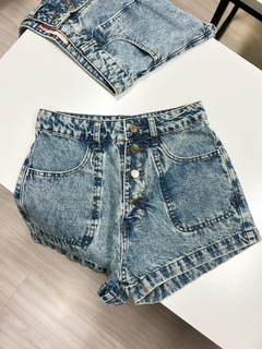 Short jeans botões