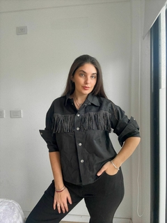 CAMPERA NEGRA FLECOS - comprar online