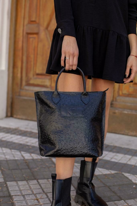 PAULA CUERO GRABADO NEGRO - comprar online