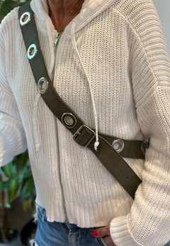 FRIDA CUERO GRANEADO PAMPA VERDE MILITAR en internet