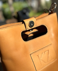 MORA CUERO CARAMELO - tienda online