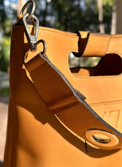 MORA CUERO CARAMELO en internet