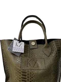 PAULA CUERO GRABADO VERDE MILITAR en internet