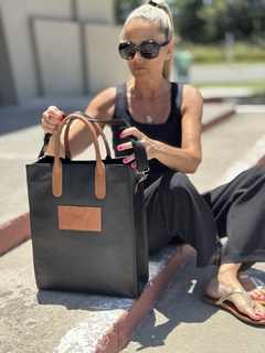 AMELIA MAXI CUERO GRANEADO NEGRO CON SUELA en internet