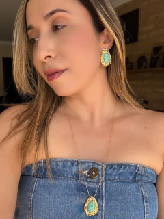 Colar longo orgânico com resina turquesa - comprar online