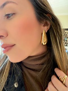 Brinco gota lisa dourada na internet