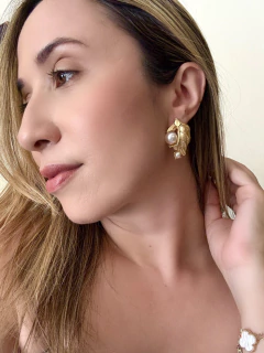 Brinco folha com pérolas - comprar online