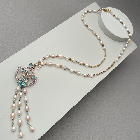 Collar largo perlas, apatita y broche antiguo (pieza única)