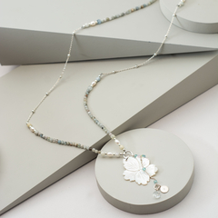 collar Aguamarinas y Flor de madreperla - comprar online