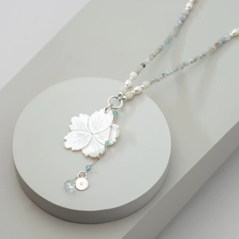 collar Aguamarinas y Flor de madreperla