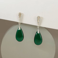 Aros base plata, gota checa verde esmeralda, verde peridoto, azul zafiro y azul humo