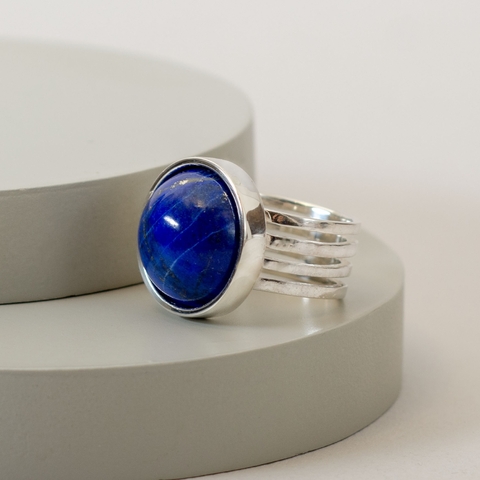 Anillo de plata con rulos y lapislázuli – hecho a mano