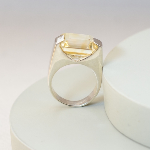 Anillo citrino rectangular