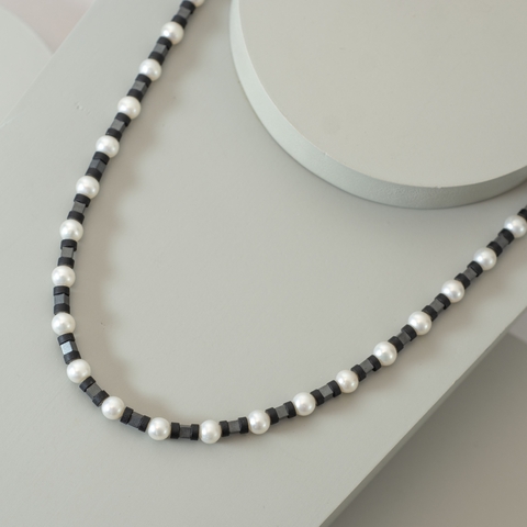 Collar corto con Perlas y Hematite
