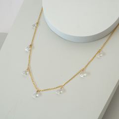 Collar con gotas de cristal de roca