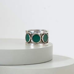 Anillo con circulos de agata verde