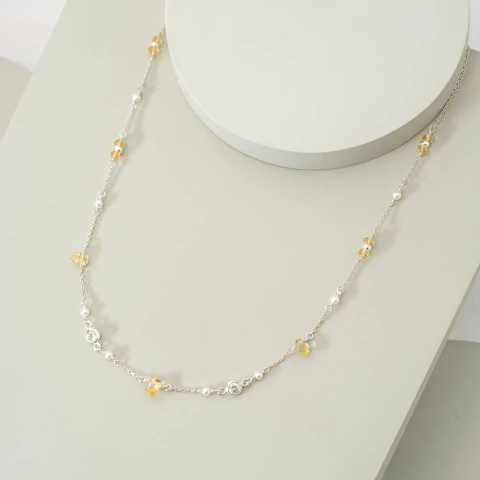 Collar corto con citrinos, perlas y cadena de plata – hecho a mano
