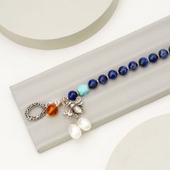 Pulsera de Lapislazuli con dijes en internet