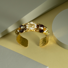 Brazalete con baño de oro bordado en internet