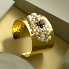 Pulsera bañada en oro bordad con piedras