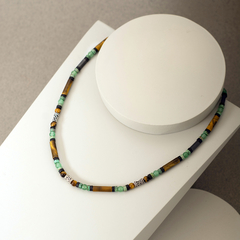 Collar corto plata y ojo-de-tigre en internet