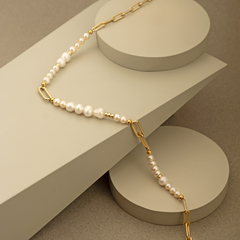 Collar corto cadena bañada en oro y perlas en internet
