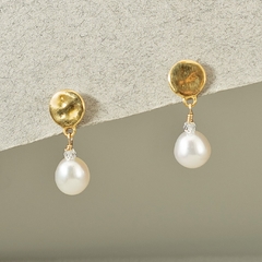 Aros con perlas redondas y base de vermeil