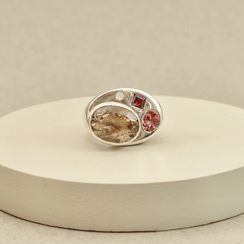Anillo de plata con cuarzo ahumado, turmalina, granate y cubic – hecho a mano