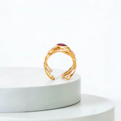 Anillo Spider bañado en oro con raíz de rubí - hecho a mano