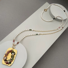 Collar de Turmalinas multicolor con centro bordado