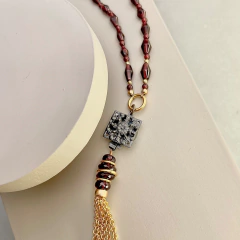 Collar largo dorado, fleco cad, Granates y centro - comprar online