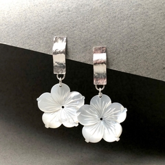 Aros flor de madreperla