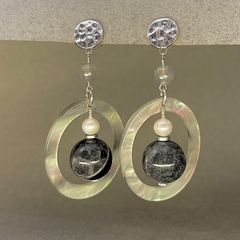 Aros combinados con resina vintage, agata gris y perlas