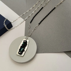 Collar con centro bordado con Ónix - tienda online