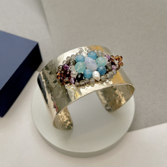 Brazalete de alpaca bordado